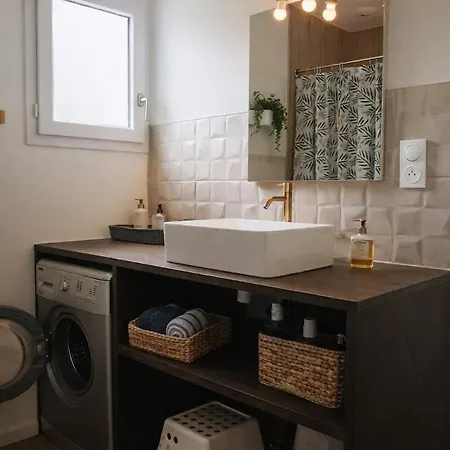 La à Pied, T2 De 35 M2 Avec Cuisine, Sdb Et Jardin Privatif, Parking, Draps Et Serviettes Inclus